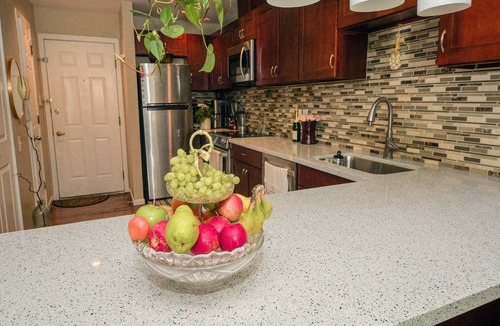 Queen Anne Condo | Walker's Paradise, charming safe, quiet,Queen Anne Hill garage parking Apt.
