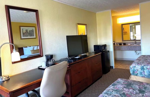 Logan Hotel | Waterfall Trail Gateway | Clean Room w/2 Beds | Caves, Scenic Parks & Hiking