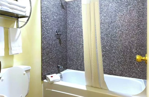 Logan Hotel | Waterfall Trail Gateway | Clean Room w/2 Beds | Caves, Scenic Parks & Hiking