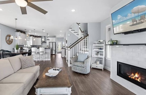 Little Creek House | Welcome to the waterfront oasis in the serene community of Kitts Hummock Beach!