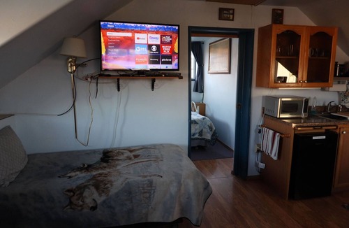 Palmer Bed & Breakfast | Windflower B&B: Charming Neighborhood and Stunning Mountain Views