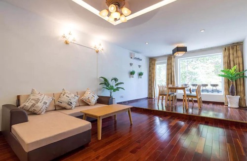 Downtown Ho Chi Minh City Apartment | Wooden Apartment Bui Vien