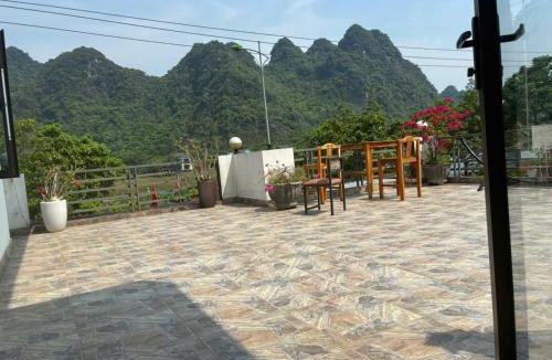 Phong Nha Hostel | YoLo Pool Bar Villas & Garden Restaurant