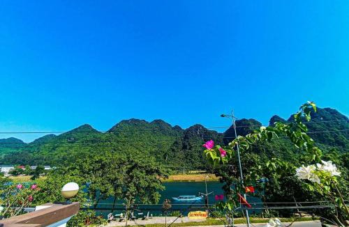 Phong Nha Hostel | YoLo Pool Bar Villas & Garden Restaurant