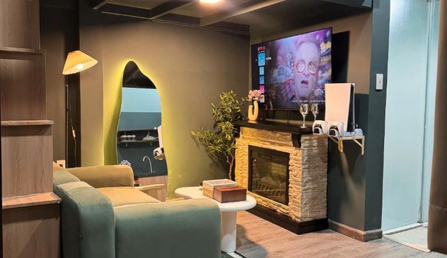 Àla Homestay Hàng Xanh near Landmark 81