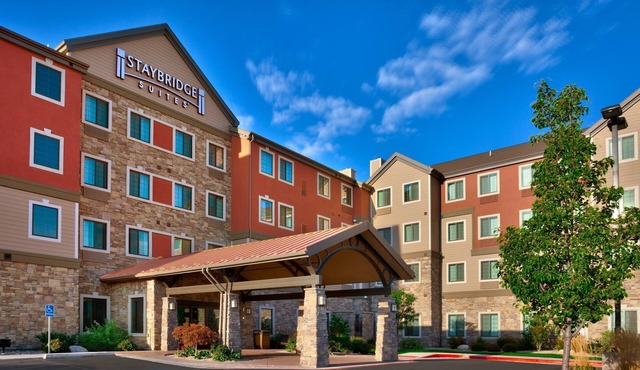 1-Bedroom King Suite | Free Breakfast · Full Kitchen · Heated Pool in Midvale