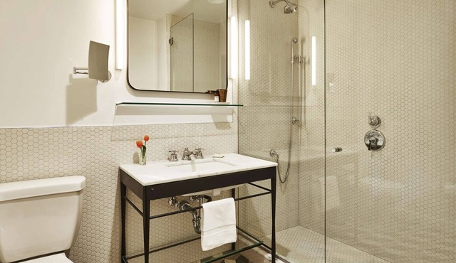 1-Bedroom Suite at a 4⭐️ Hotel in Los Angeles