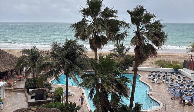 1. Direct ocean view with balcony. Wonderful and unique view.Beach Tiki bar in Fort Lauderdale