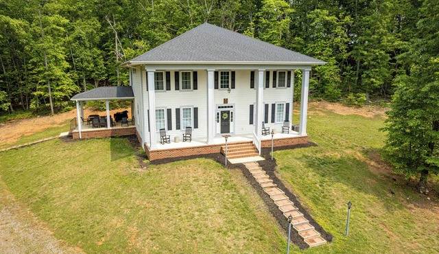 10-Acre Private Retreat Near Liberty, Family-Friendly, Sleeps 14 in Rustburg