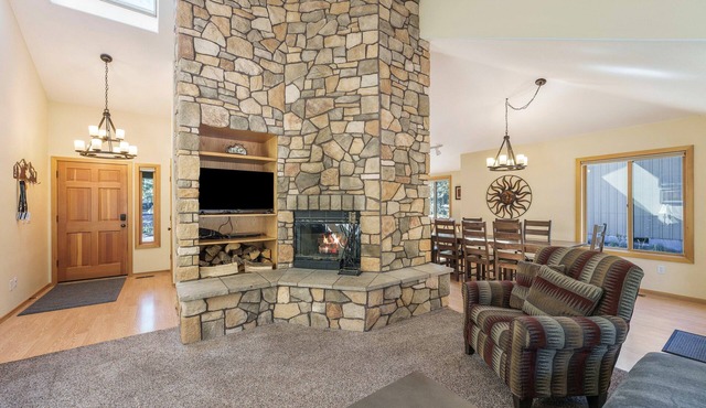 15 Lassen - Charming, Hot Tub, SHARC, A/C in Sunriver