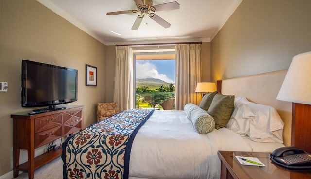 1BR Resort View with Den at Honua Kai Resort & Spa, Full Kitchen, Private Lanai in Lahaina