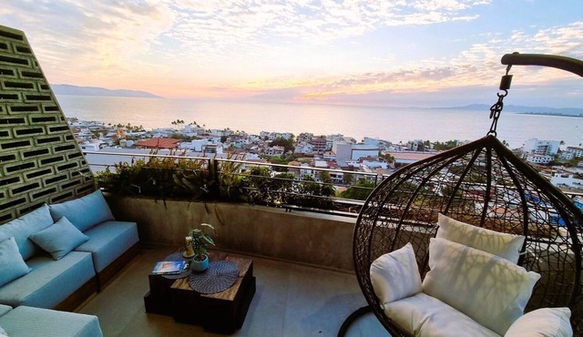 2 BD getaway with amazing views