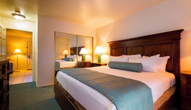 2 Comfortable Units, Kitchen & Free Parking in Oxnard