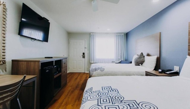 2 Convenient Units w/Access to Kemah Boardwalk Access | Deck with Marina View in Kemah