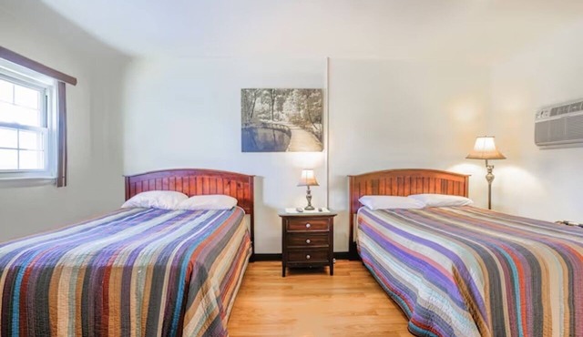 2 Modern Double-Bed Rooms Close to Cadiz Activities Plus Free Parking in Harrison County