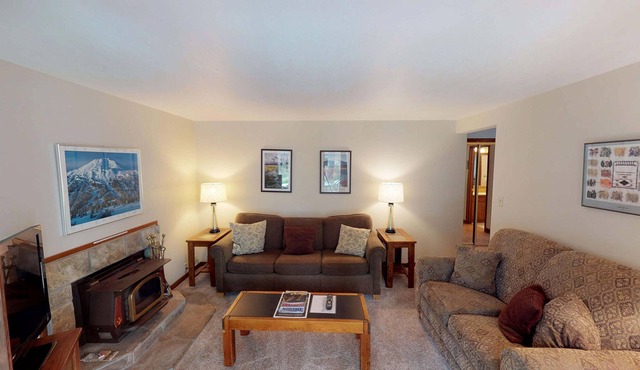2 Mountain View Lodge | 2 BR / 2 BA, Sleeps 6 in Sunriver