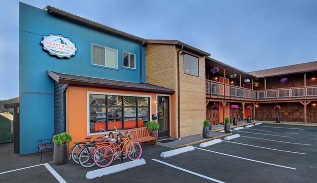 2 Queen Beds with River View in Seaside OR