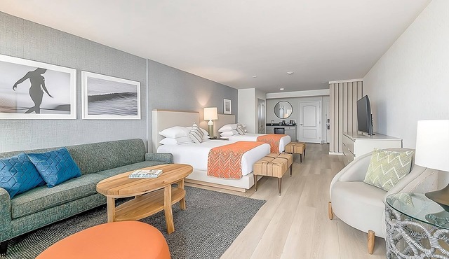 2 Units, Ocean Front 2 Queen at Beach Terrace, Outdoor Pool in Carlsbad