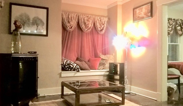 2Bed/1Bath ~ First Floor House, 7 min. Downtown in Independence