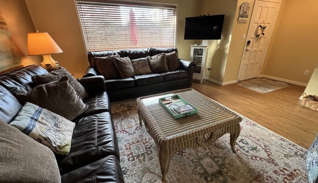 2BR/1Bath Charming Home Perfect for Small Families Close to Beach/Down Town in Seaside