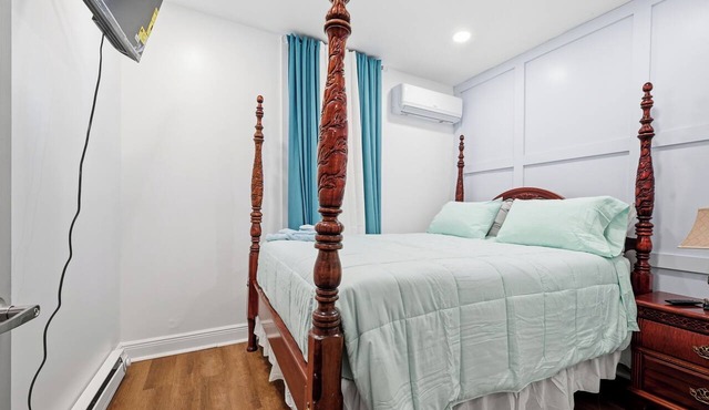 2BR Near PHL: King Bed + Free Parking+ In-unit laundry in Sharon Hill