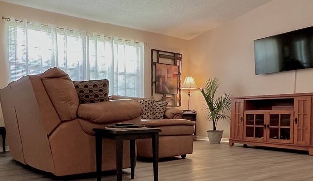 3/2 home in quiet community just 15 minutes to New Smryna beach in Edgewater