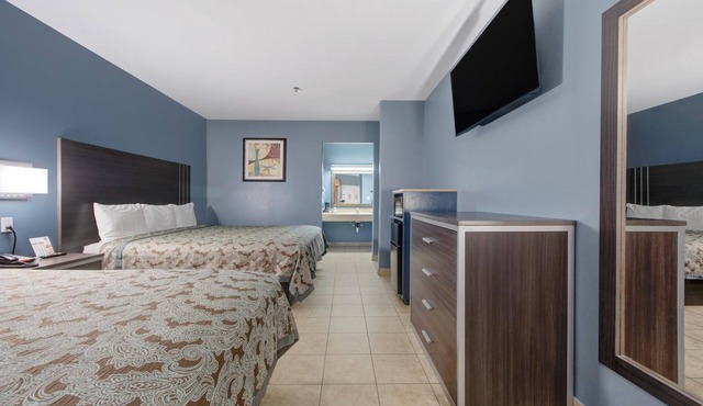 3Practical Rooms Near Weslaco Museum - 2 miles | Great for Adventure Seekers in Weslaco