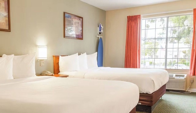 4 Accommodations | Near from Pier, Lake, & Beach | 2 Queen Beds | Free Parking in Orange County