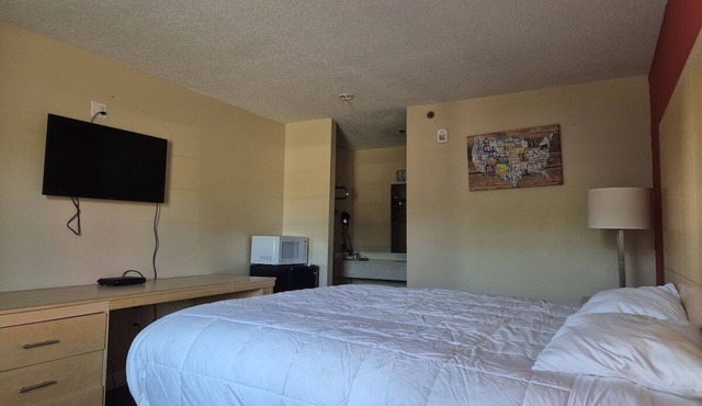 4 Affordable Queen Rooms for Exploring Top Spots – Perfect for Weekend Stays in Chickamauga