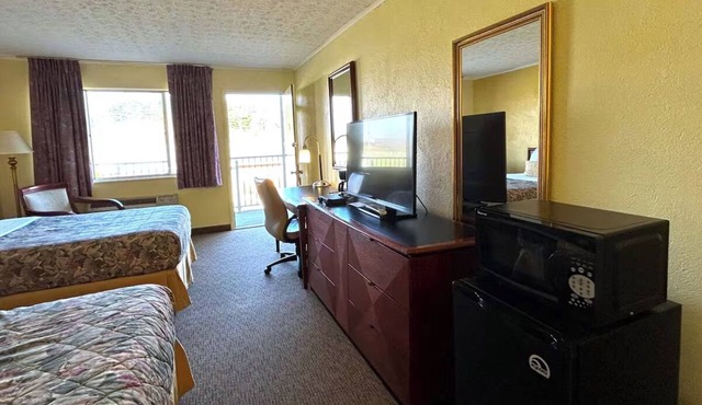 4 Units | Logan Stay | Hocking Hills Trails | Waterfall & Cave Exploration in Hocking County