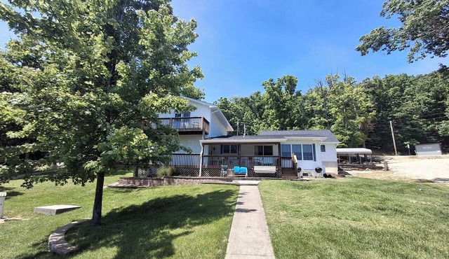 4BR/3BA Lakefront Home w/Dock, 2 boat Slips & Resort Amenities in Lake Ozark
