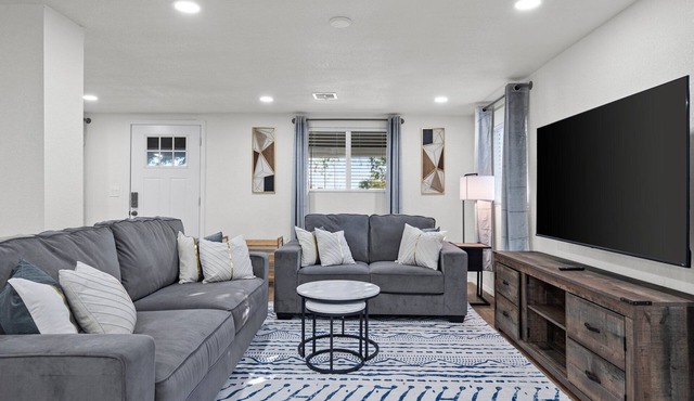 5 Miles From Downtown Phoenix- 2 Bedrooms in Phoenix