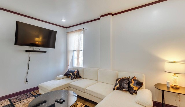 7 Mi to Philly Stadiums! Charming Apartment in Darby