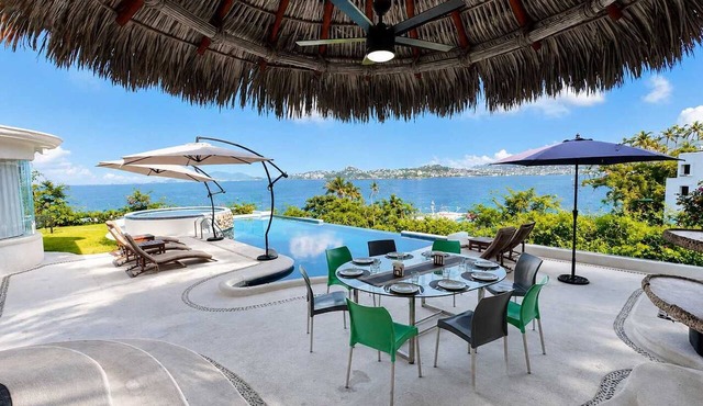 7BR Villa with Private Pool & Spectacular Views in Acapulco de Juárez
