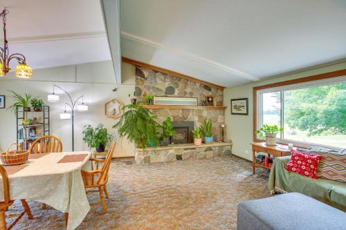 8 Mi to Crystal Mountain: Peaceful Up North Home in Thompsonville
