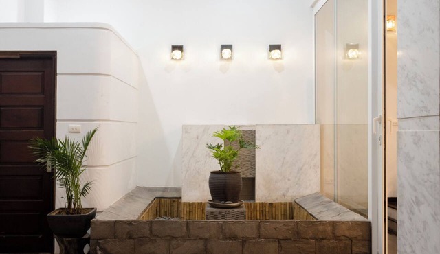 A cozy villa just 3-minute from West Lake, Ha Noi.