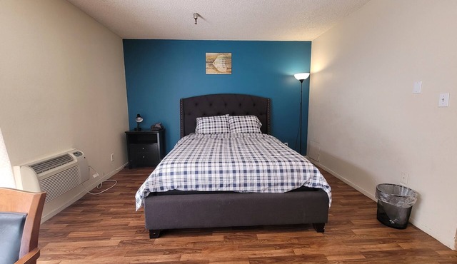 (A05) Beverly Hills Hotel Style Unit in Beverly Hills
