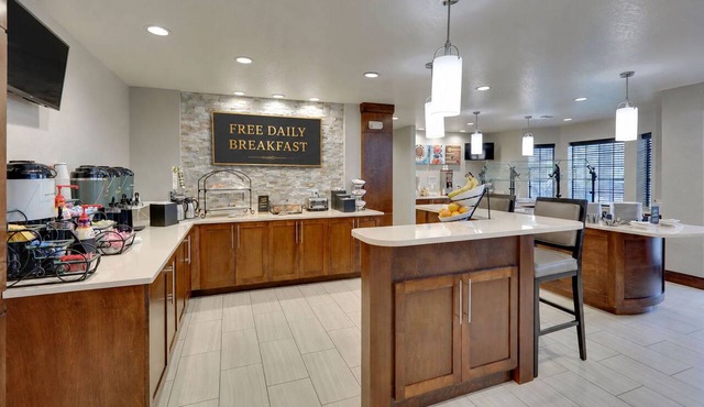 Accessible Studio w/ Free Breakfast + Outdoor Pool in Schertz