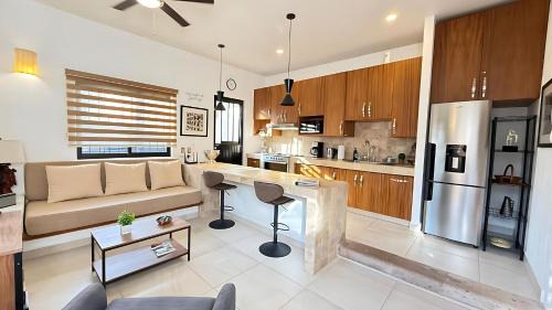 Ajijic 1 Bed Guesthouse-Great Location-Patio-Bikes-Pickleball Court-Golf Cart in Guadalajara