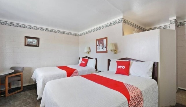 Alpine Stay: Pet-Friendly Room with Private Bathroom Near Local Attractions in Alpine