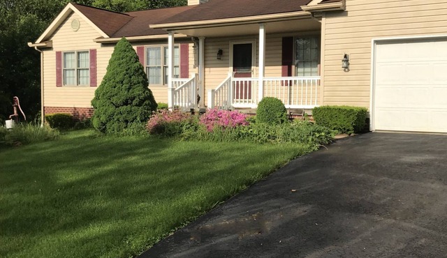 Amaryllis Guest House - Lovely 3-bedroom house in country setting - WiFi and AC in Mogadore