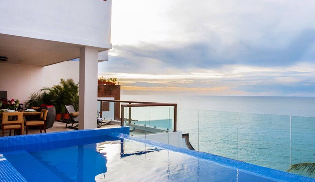 Amazing views, best spot on Los muertos beach, Sky Suite F