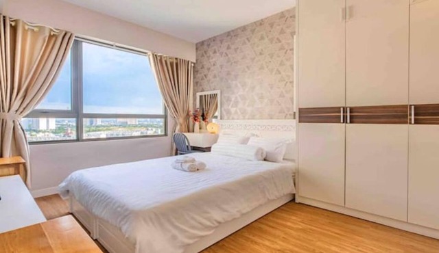 AmbiHOME - Masteri Thao Dien T5 view pool and city