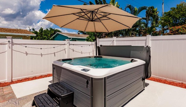 Aquamarine Abode - Cozy Design Hot Tub and Yard in Pompano Beach