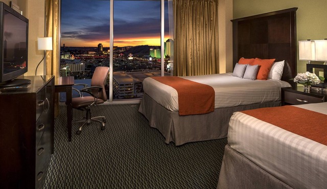 Aquarius Casino Resort | Luxury 2 Queens | Colorado River Gaming in Laughlin