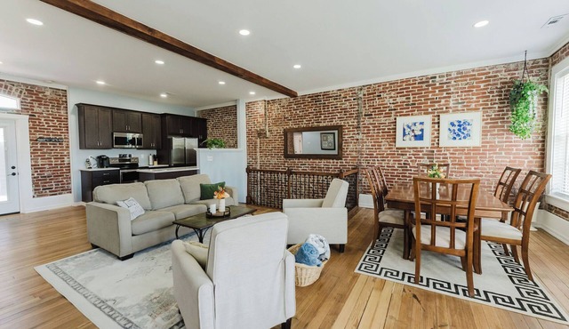 Arch View from private deck, 2BR 2BA sleeps 5. Newly rehabbed historic building in St. Louis
