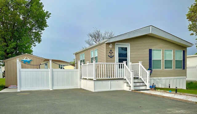 Assateague Pointe 2 br/1 ba 2 outdoor pools -in WOC. in Berlin