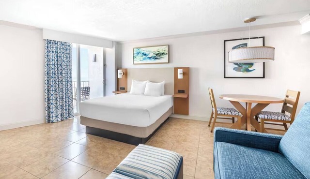 Atlantic Beach Studio w/Kitchen l Pools, BBQ Area near Daytona Speedway in Ormond Beach