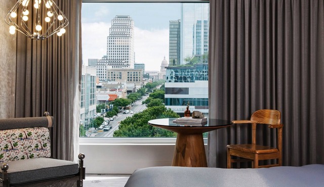 Austin Bliss, Breathtaking Views, Cozy Stay in Ideal Locale, Bring Your Pets! in Austin