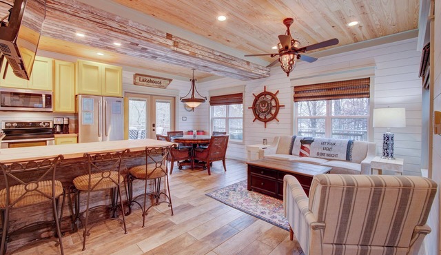 Awesome Lighthouse Lake House on Greers Ferry Lake with private beach in Quitman